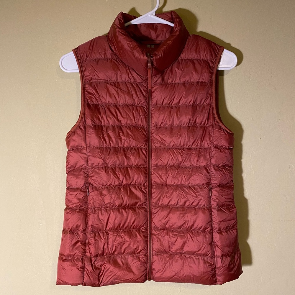 Uniqlo ultralight down vest xs raspberry red new